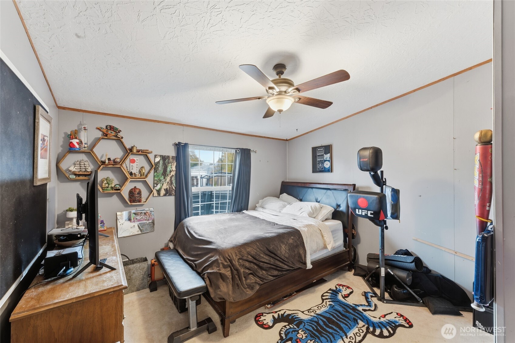905 Cowl Street Milton Freewater, OR 97862 - Photo 28 of 32 a bedroom with a bed and a desk