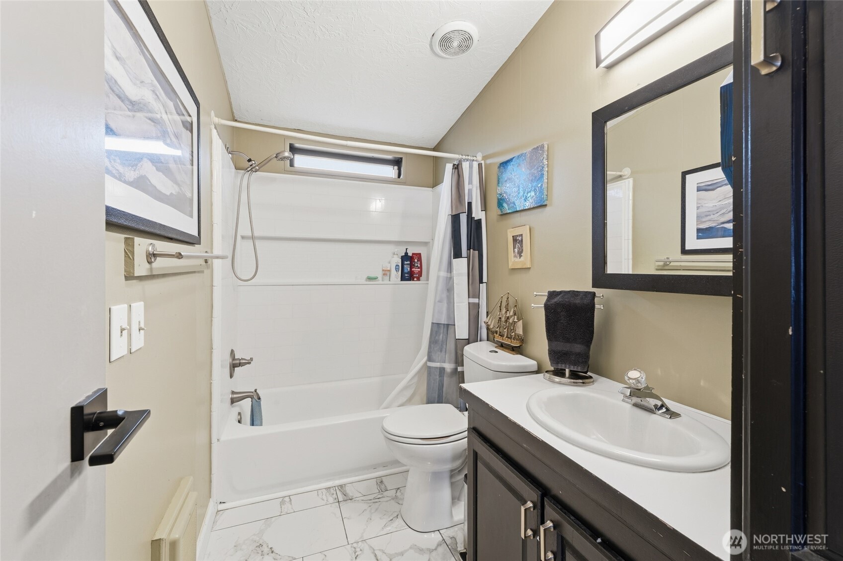 905 Cowl Street Milton Freewater, OR 97862 - Photo 29 of 32 a bathroom with a sink toilet tub and shower