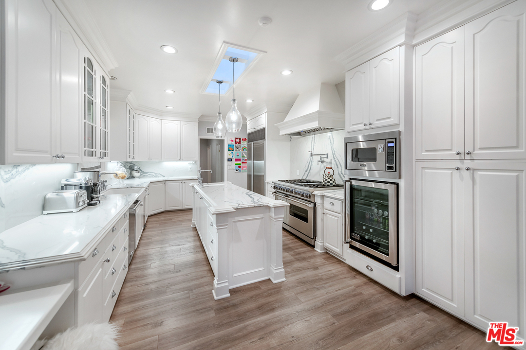 15771 Royal Ridge Road Sherman Oaks, CA 91403 - Photo 12 of 41 Gallery Image 12