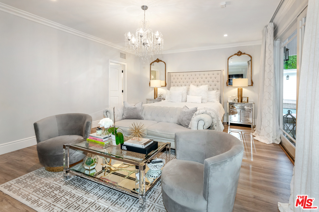 15771 Royal Ridge Road Sherman Oaks, CA 91403 - Photo 14 of 41 Gallery Image 14