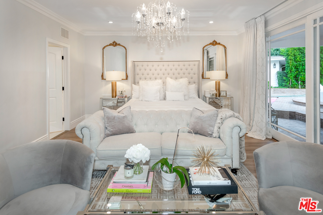 15771 Royal Ridge Road Sherman Oaks, CA 91403 - Photo 15 of 41 Gallery Image 15