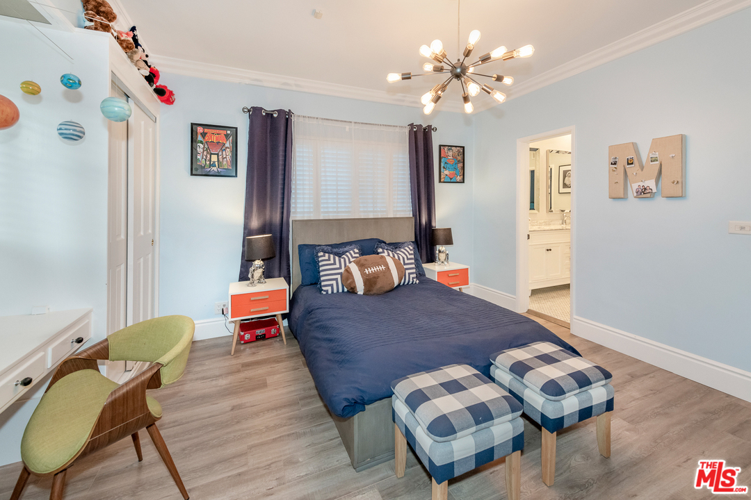 15771 Royal Ridge Road Sherman Oaks, CA 91403 - Photo 19 of 41 Gallery Image 19