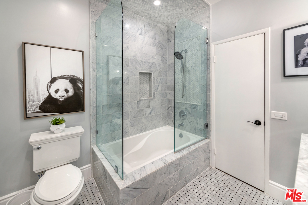 15771 Royal Ridge Road Sherman Oaks, CA 91403 - Photo 20 of 41 Gallery Image 20