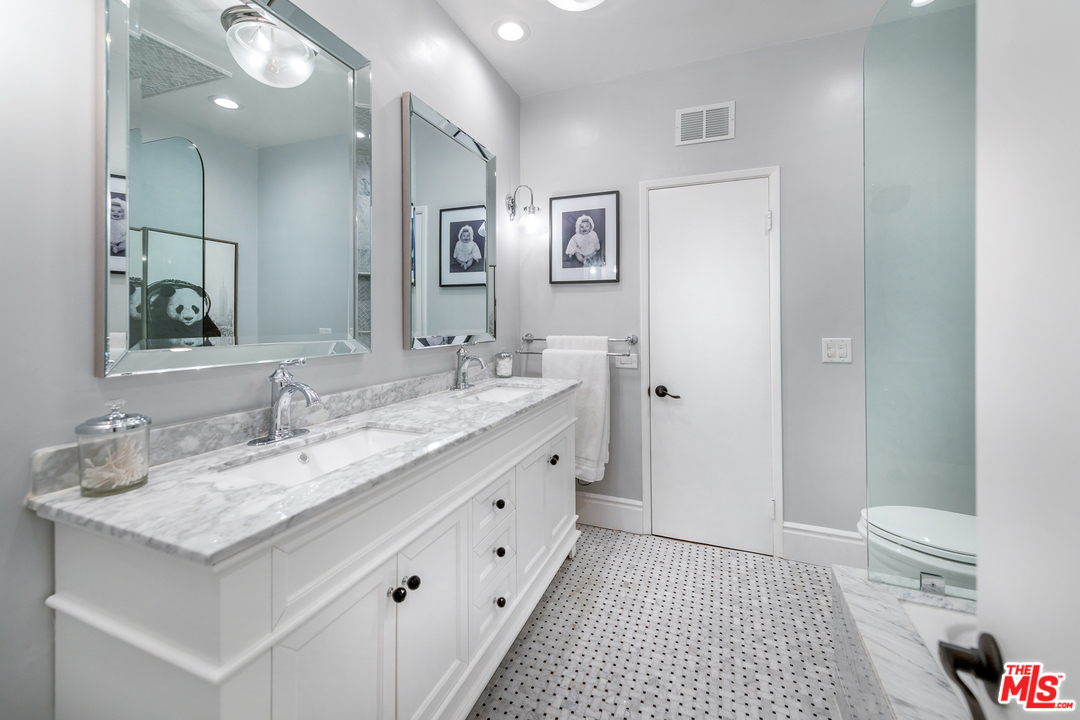 15771 Royal Ridge Road Sherman Oaks, CA 91403 - Photo 21 of 41 Gallery Image 21