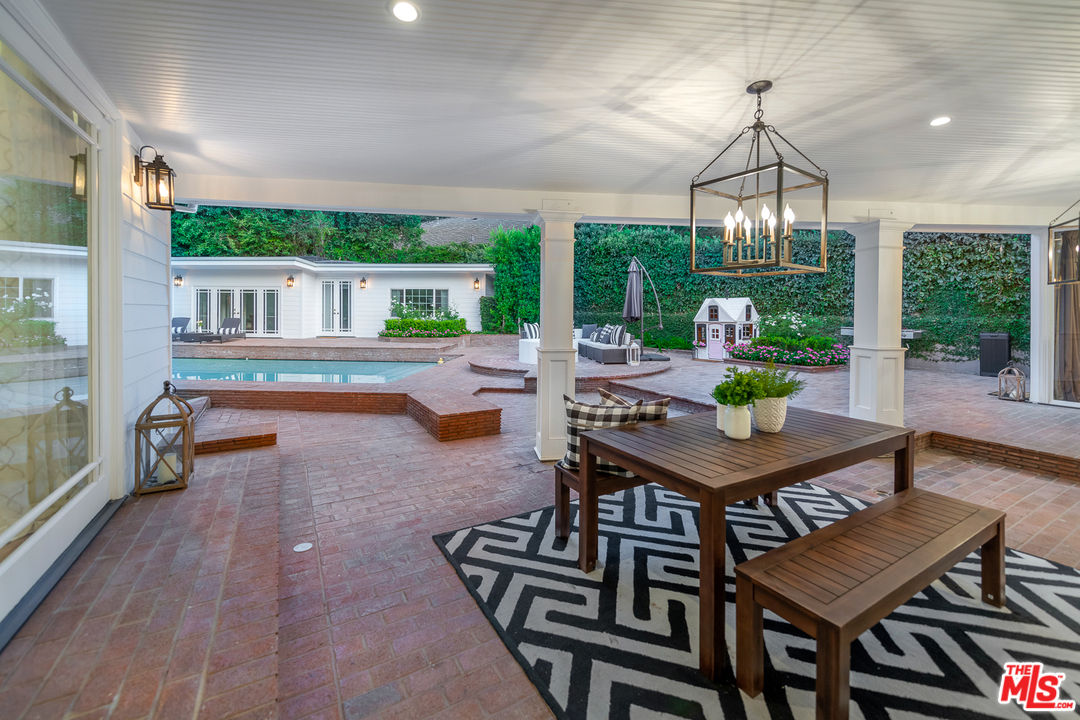15771 Royal Ridge Road Sherman Oaks, CA 91403 - Photo 30 of 41 Gallery Image 30