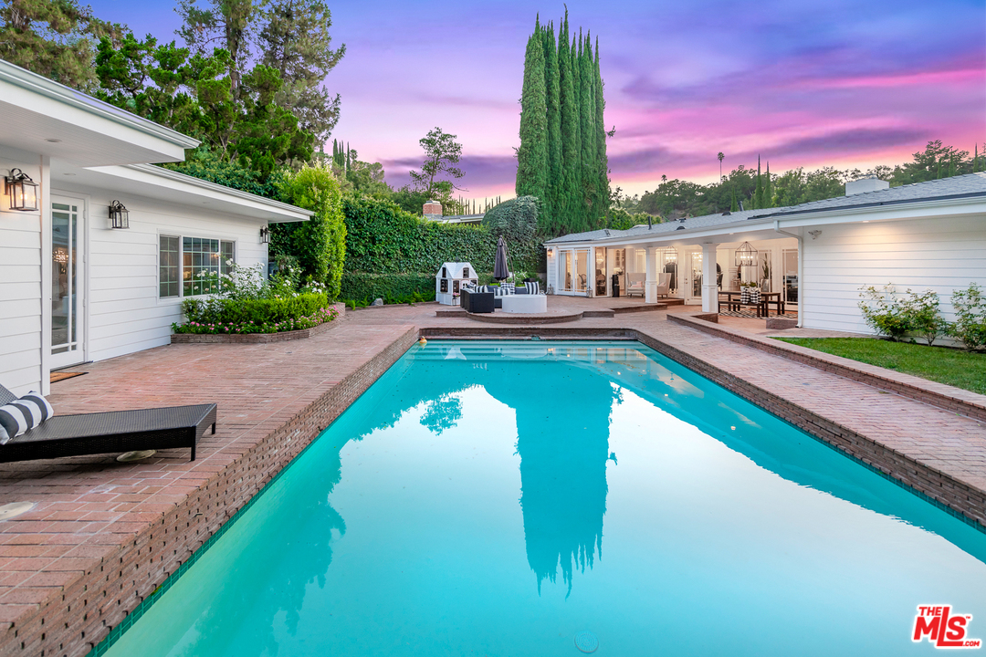 15771 Royal Ridge Road Sherman Oaks, CA 91403 - Photo 32 of 41 Gallery Image 32