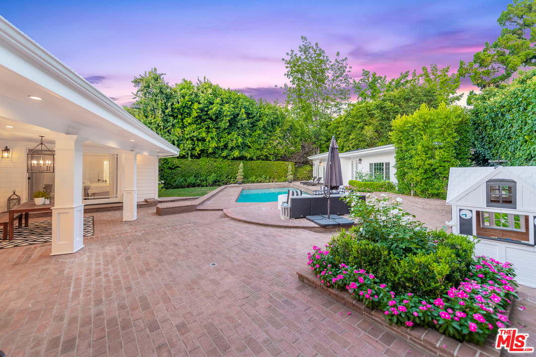 15771 Royal Ridge Road Sherman Oaks, CA 91403 - Photo 33 of 41 Gallery Image 33
