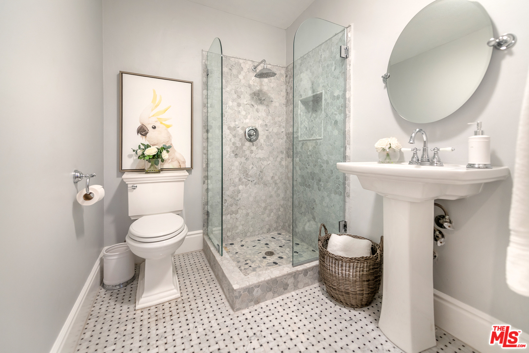 15771 Royal Ridge Road Sherman Oaks, CA 91403 - Photo 39 of 41 Gallery Image 39