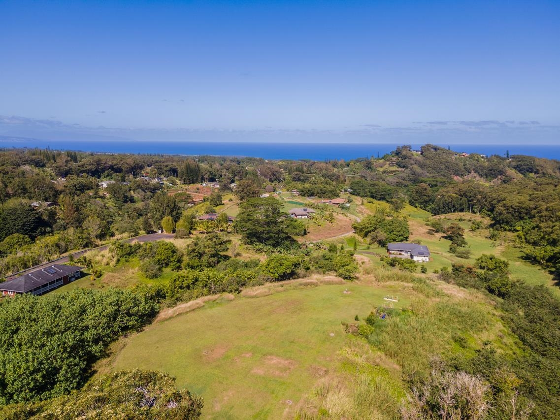 676 Kaupakalua Road, Unit A Haiku, HI 96708 - Photo 18 of 21 a view of a city