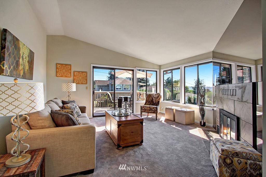 1224 North 32nd Street Renton, WA 98056 - Photo 4 of 18