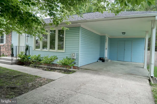 a view of a house with a garage