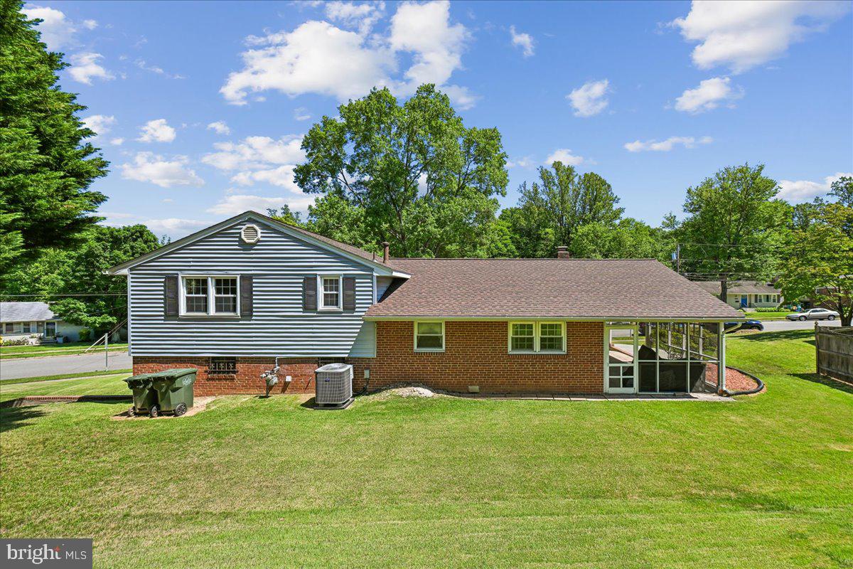 5643 Inverchapel Road Springfield, VA 22151 - Photo 8 of 65 Back