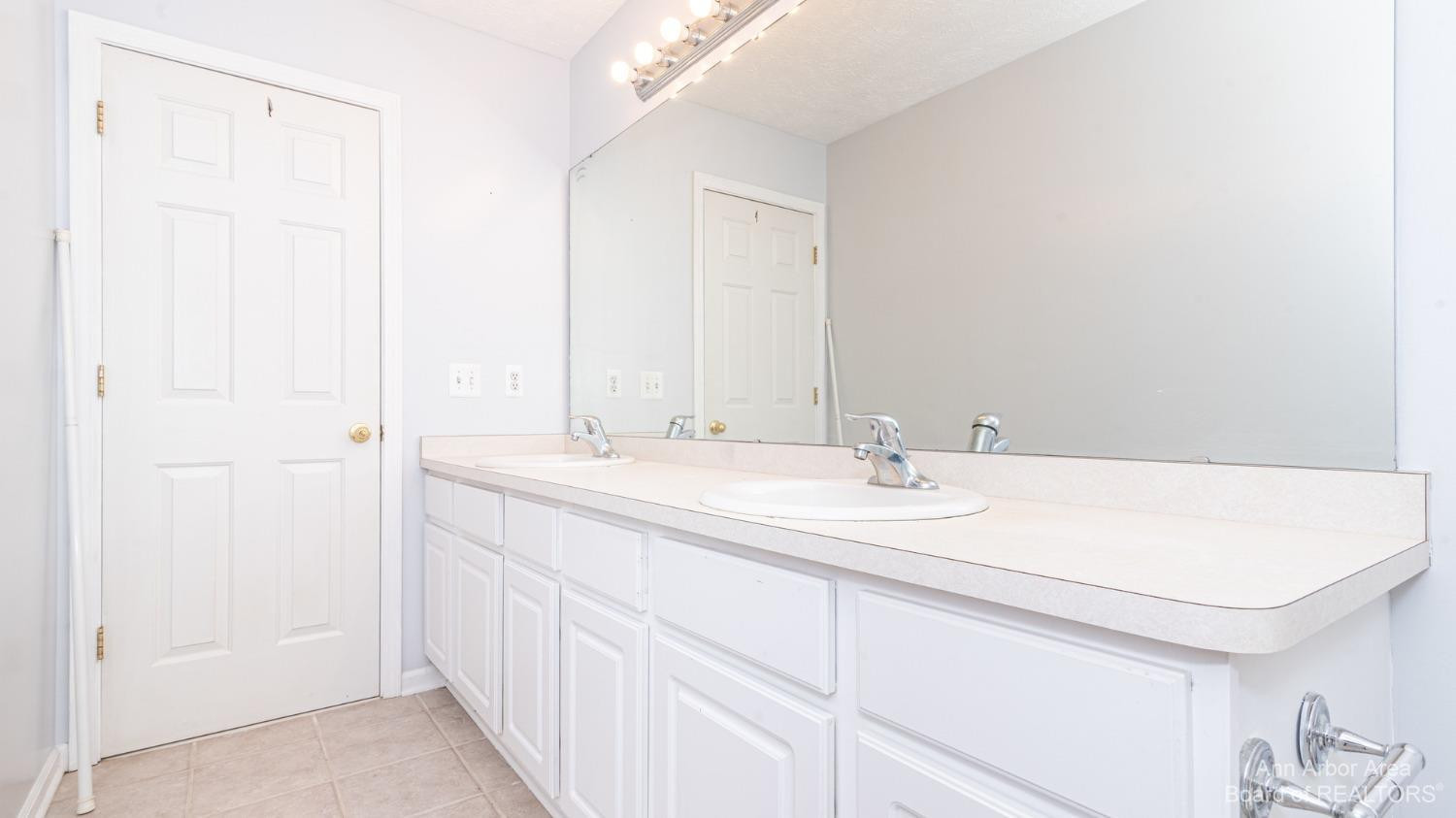 2478 Ridgewood Drive Howell, MI 48843 - Photo 38 of 52 Photo 38