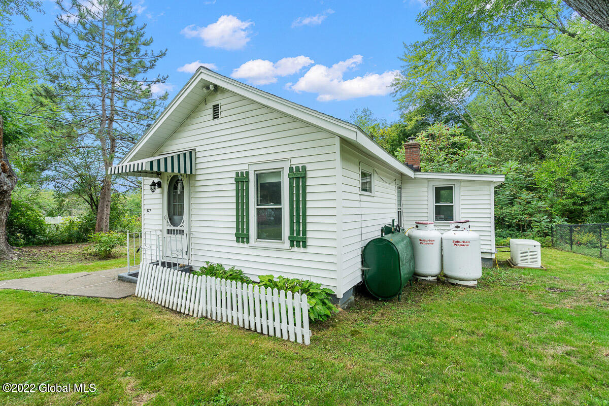 577 Sacandaga Road Schenectady, NY 12302 - Photo 3 of 29 577 Sacandaga Road Schenectady NY 008 ML