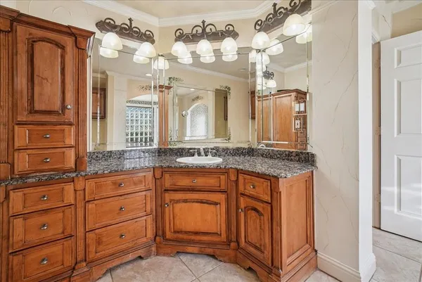 $799,000 | 604 South Hampton Road, Oak Leaf, TX 75154