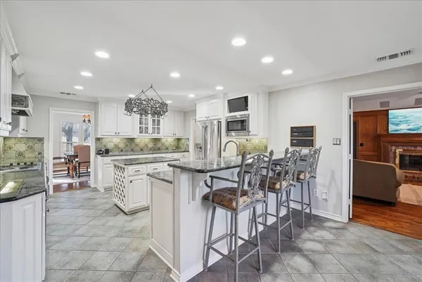 $799,000 | 604 South Hampton Road, Oak Leaf, TX 75154