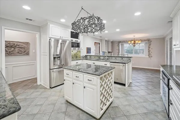 $799,000 | 604 South Hampton Road, Oak Leaf, TX 75154