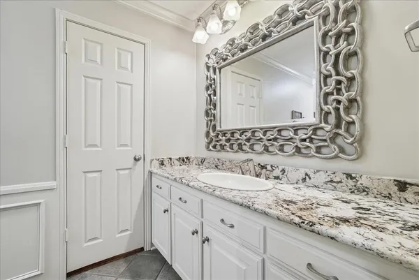 $799,000 | 604 South Hampton Road, Oak Leaf, TX 75154