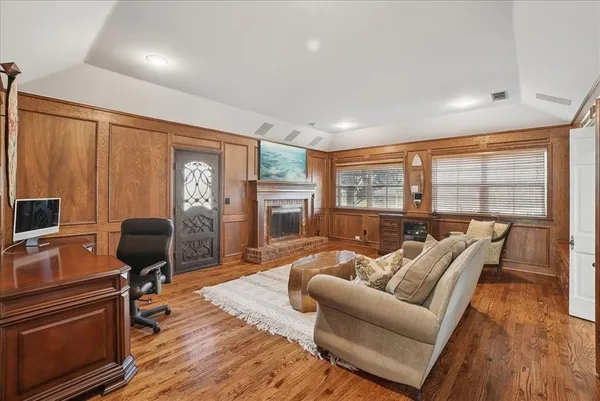 $799,000 | 604 South Hampton Road, Oak Leaf, TX 75154