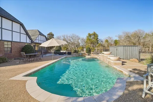 $799,000 | 604 South Hampton Road, Oak Leaf, TX 75154