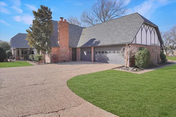 $799,000 | 604 South Hampton Road, Oak Leaf, TX 75154