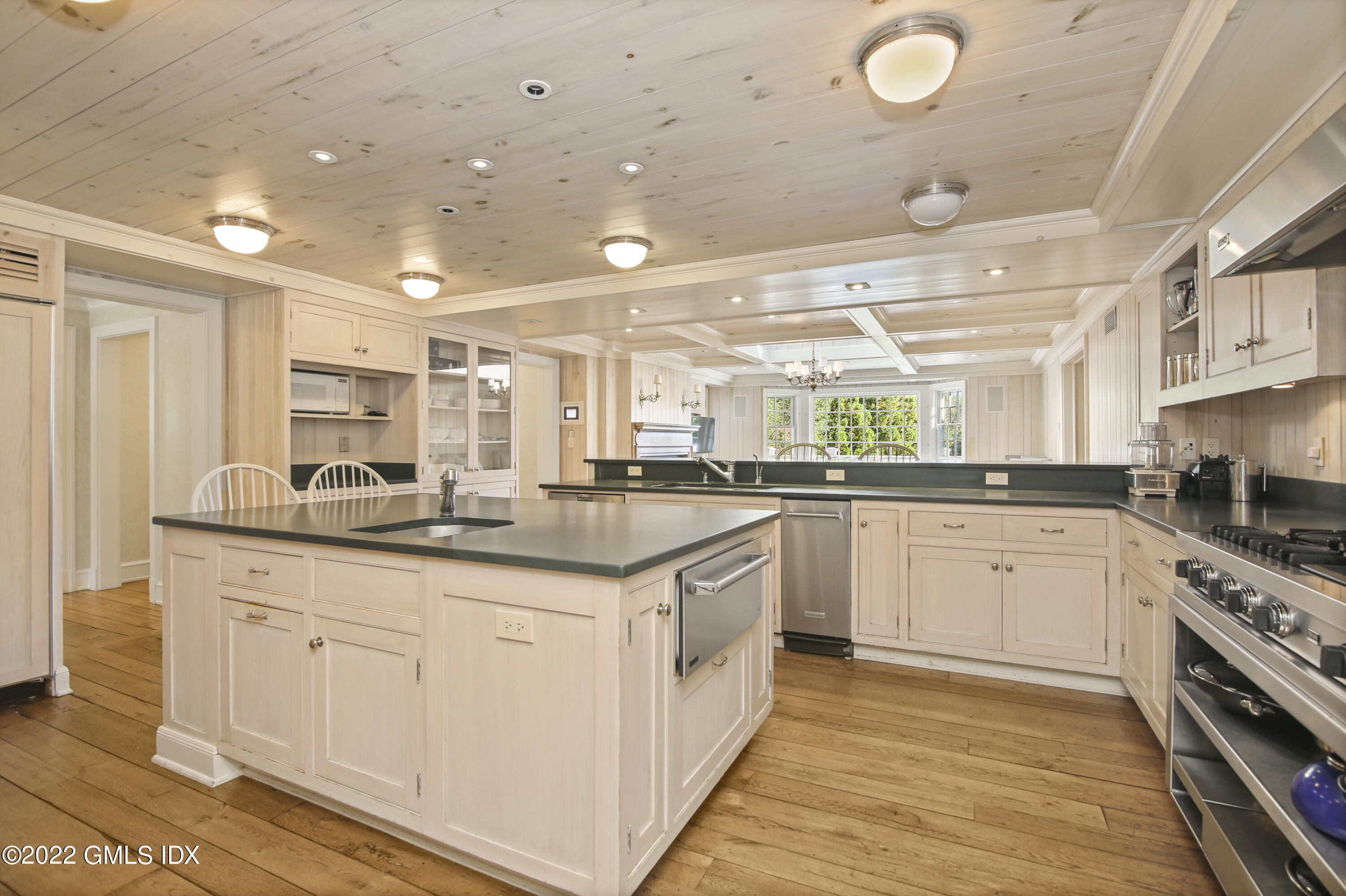 433 Riversville Road Greenwich, CT 06831 - Photo 10 of 32 Kitchen