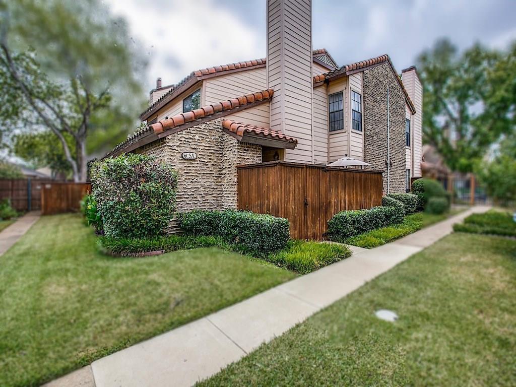 a view of a back yard of the house