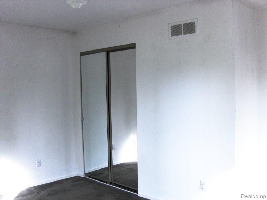 2044 Devonshire Road Bloomfield Hills, MI 48302 - Photo 27 of 34 Bedroom 2 closet