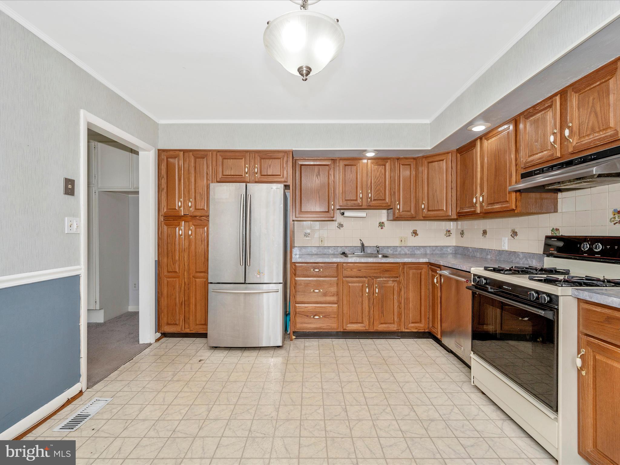 337 Walgrove Road Reisterstown, MD 21136 - Photo 12 of 51 Kitchen & Dining