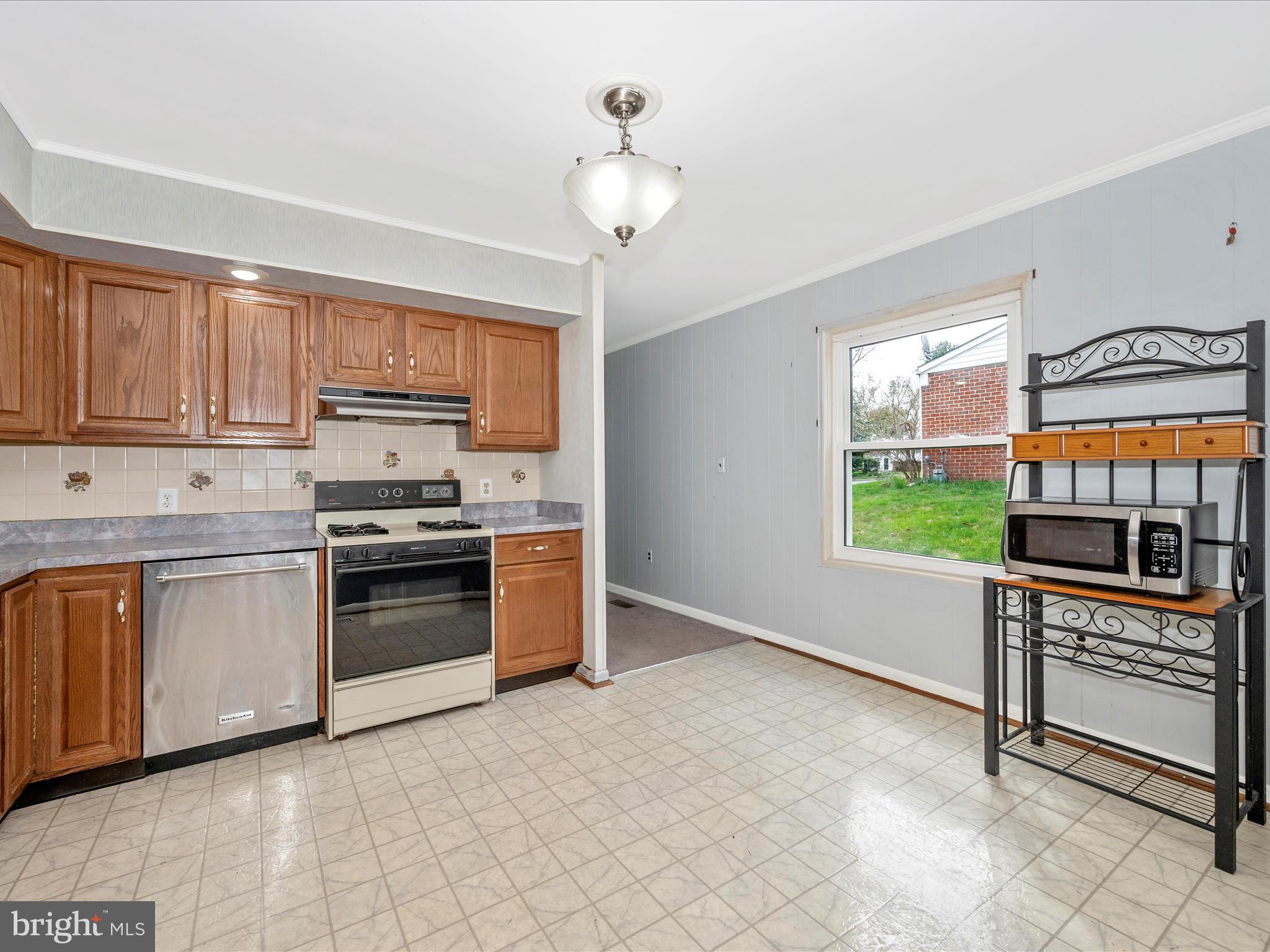 337 Walgrove Road Reisterstown, MD 21136 - Photo 16 of 51 Kitchen & Dining
