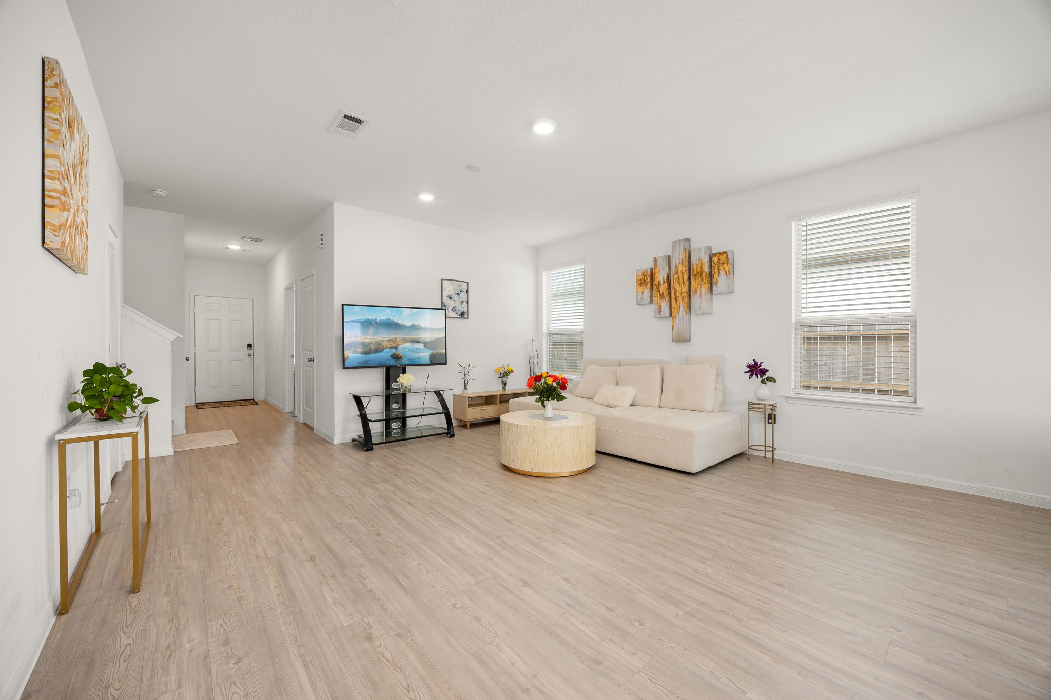 16907 Elm Grove Road Conroe, TX 77302 - Photo 7 of 50 Living room