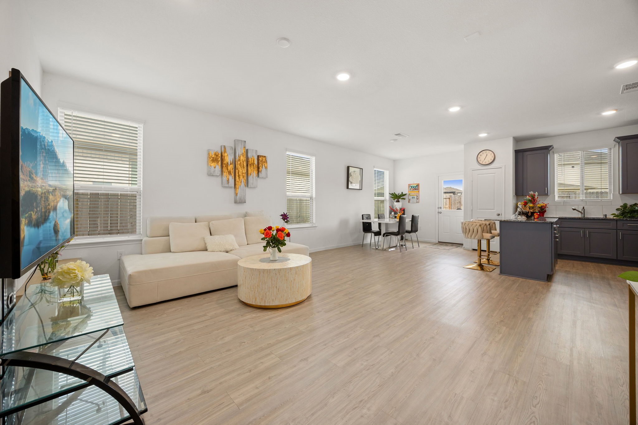 16907 Elm Grove Road Conroe, TX 77302 - Photo 9 of 50 Living room and kitchen