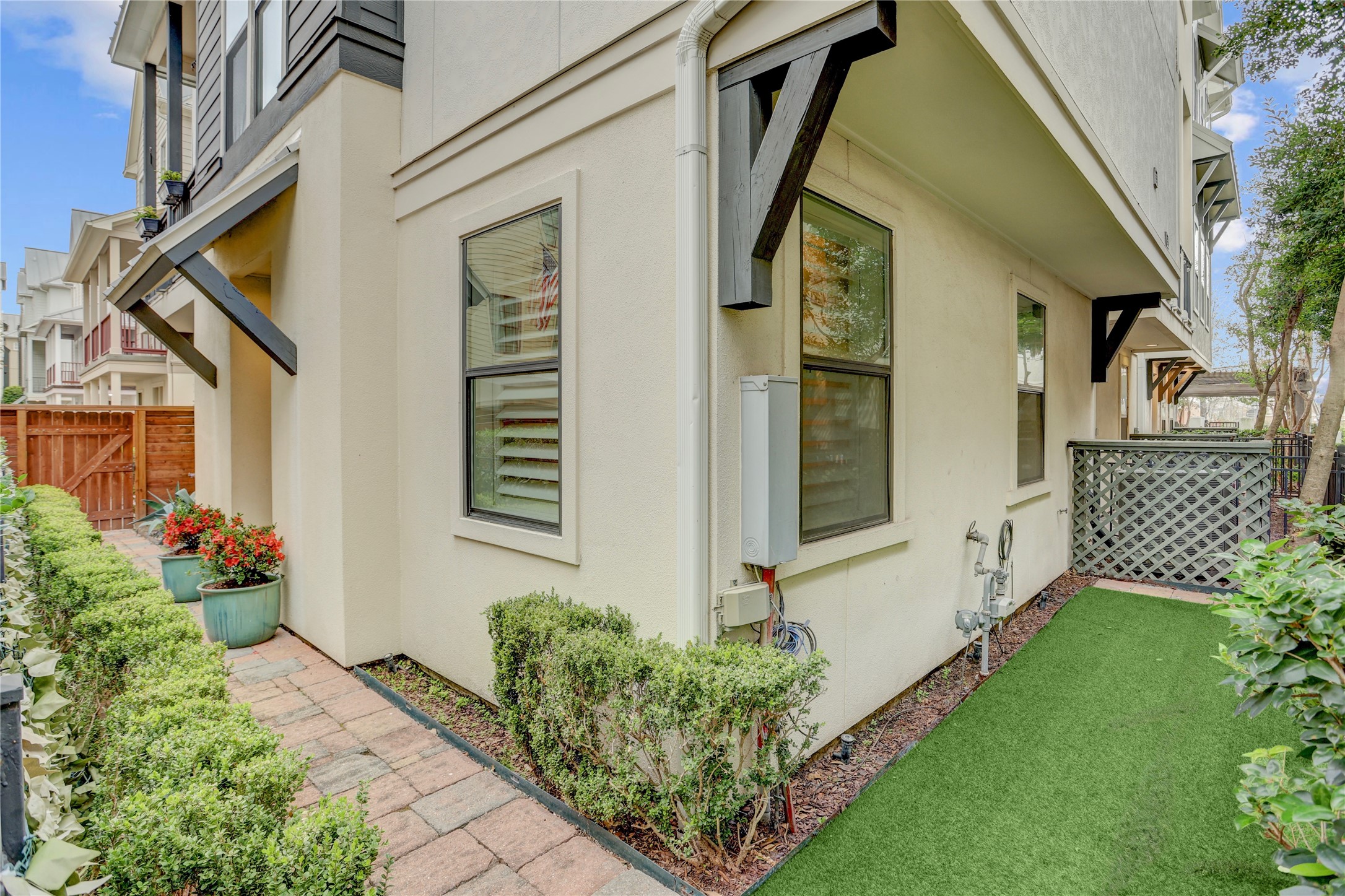 3225 Maxroy Street Houston, TX 77008 - Photo 3 of 30 Private side-yard front entrance featuring lovely landscaping and low-maintenance turf—perfect for enjoying outdoor space and ideal for furry friends.