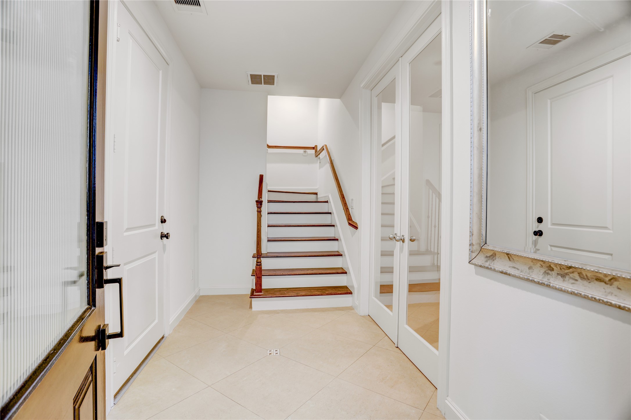 3225 Maxroy Street Houston, TX 77008 - Photo 5 of 30 As you enter the home, you step into the foyer and are welcomed by the first secondary bedroom just off the entry.