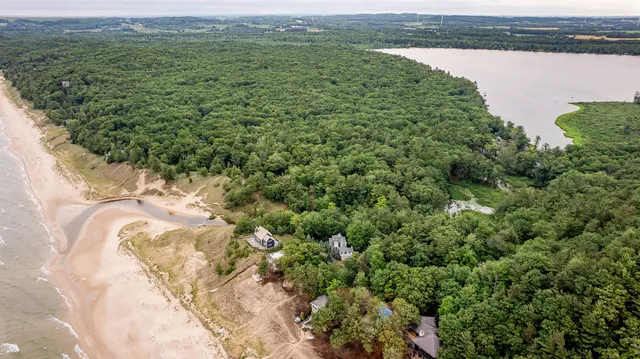 $350,000 | Avenue D Pentwater Mi 49449, Pentwater, MI 49449