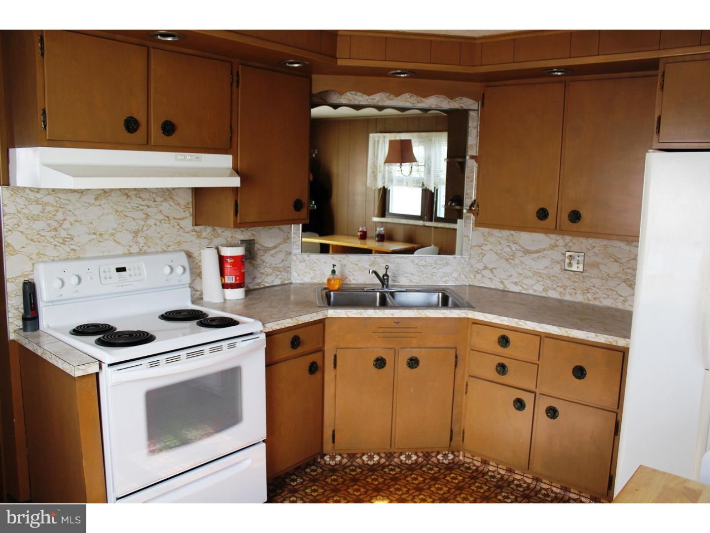 1220 Brooke Boulevard Reading, PA 19607 - Photo 9 of 20 Kitchen