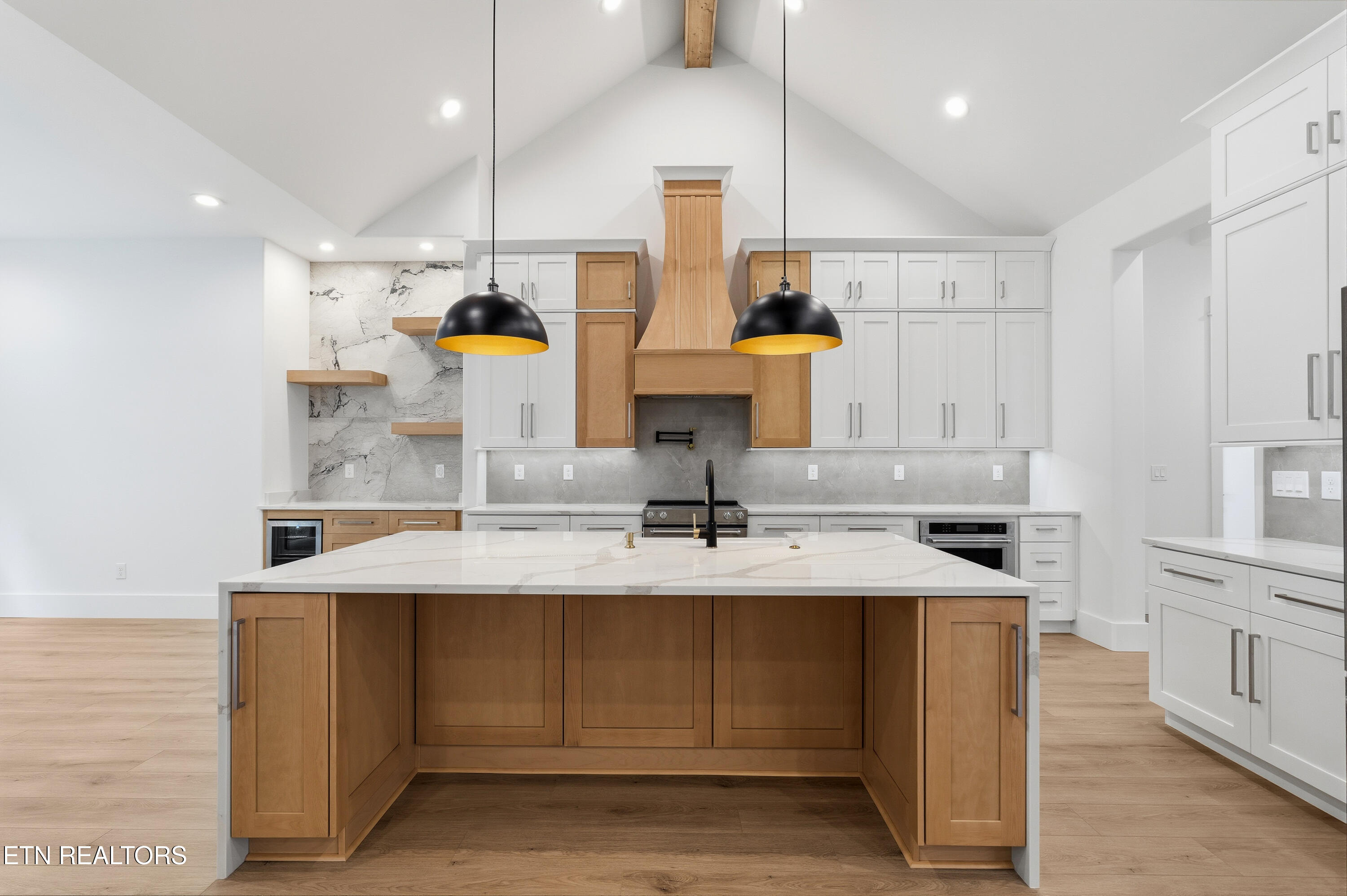 176 Saligugi Way Loudon, TN 37774 - Photo 15 of 55 Kitchen