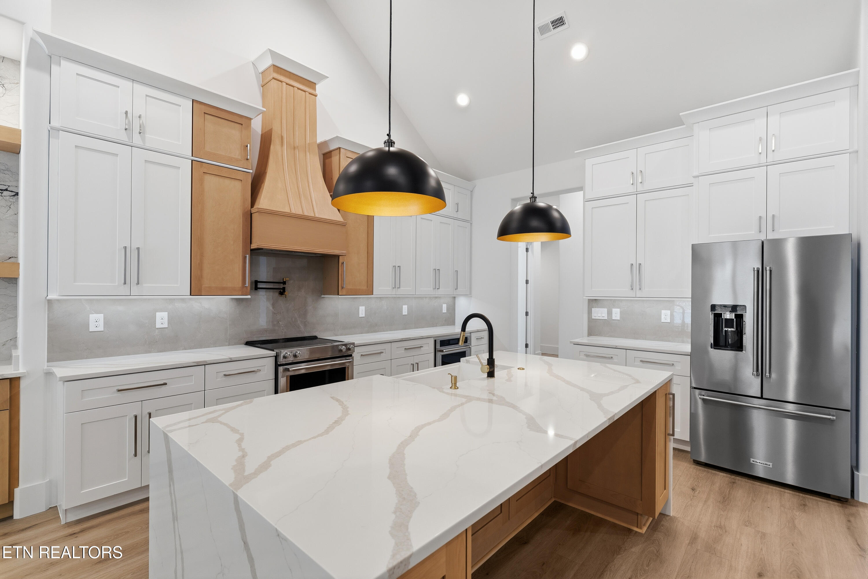 176 Saligugi Way Loudon, TN 37774 - Photo 16 of 55 Kitchen