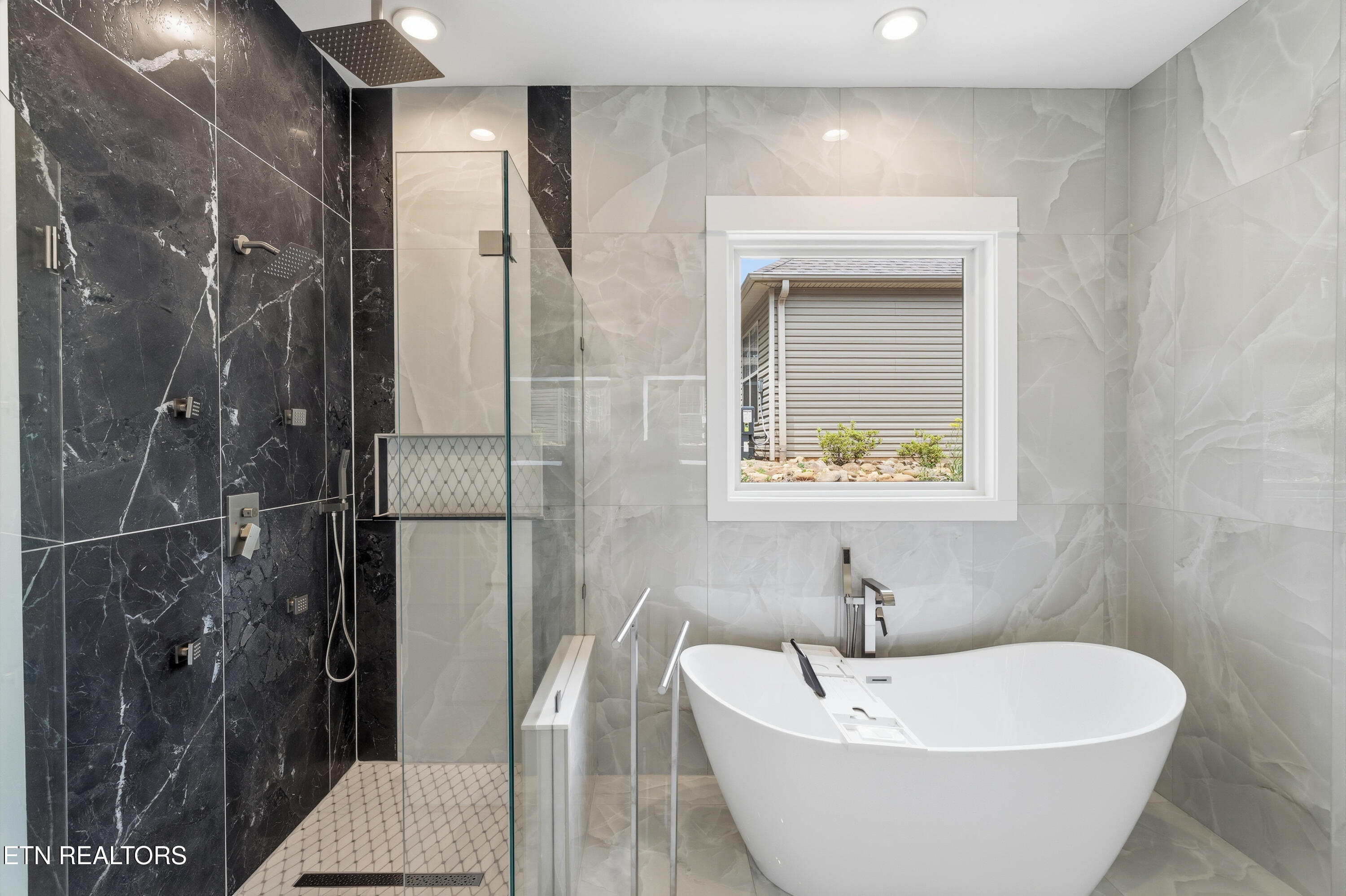 176 Saligugi Way Loudon, TN 37774 - Photo 28 of 55 Master Shower-Tub