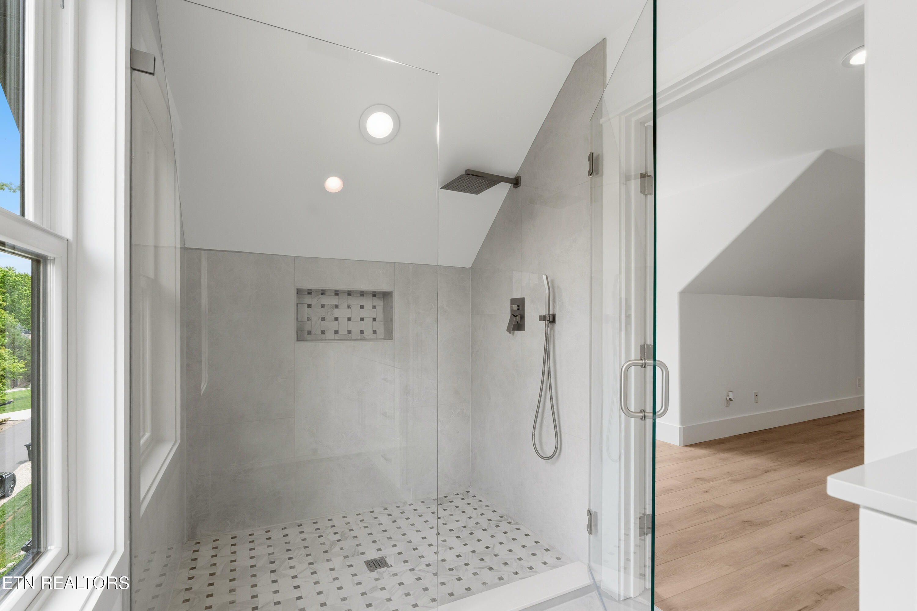 176 Saligugi Way Loudon, TN 37774 - Photo 35 of 55 Bonus Room- Shower