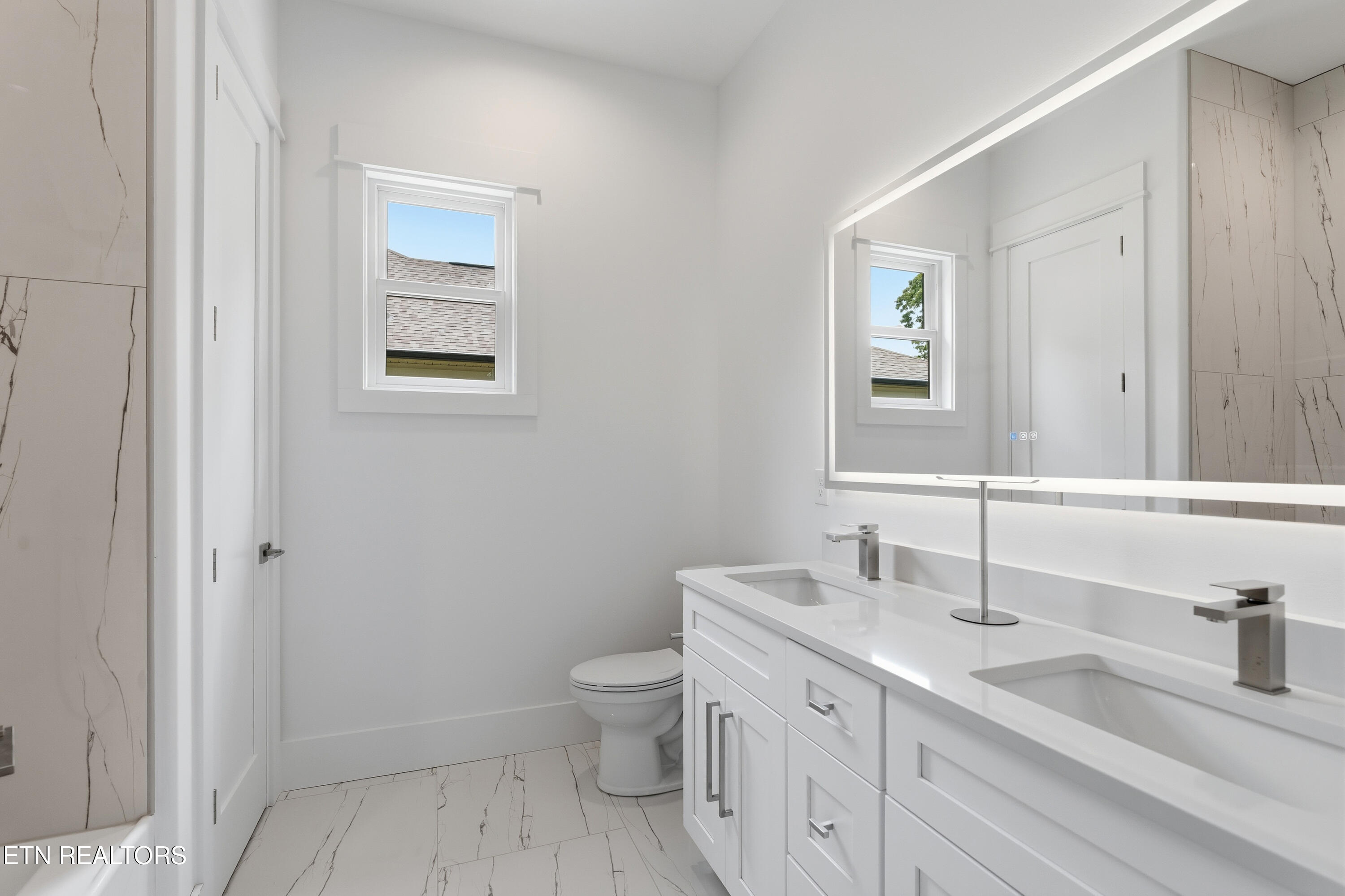 176 Saligugi Way Loudon, TN 37774 - Photo 40 of 55 Guest Bathroom