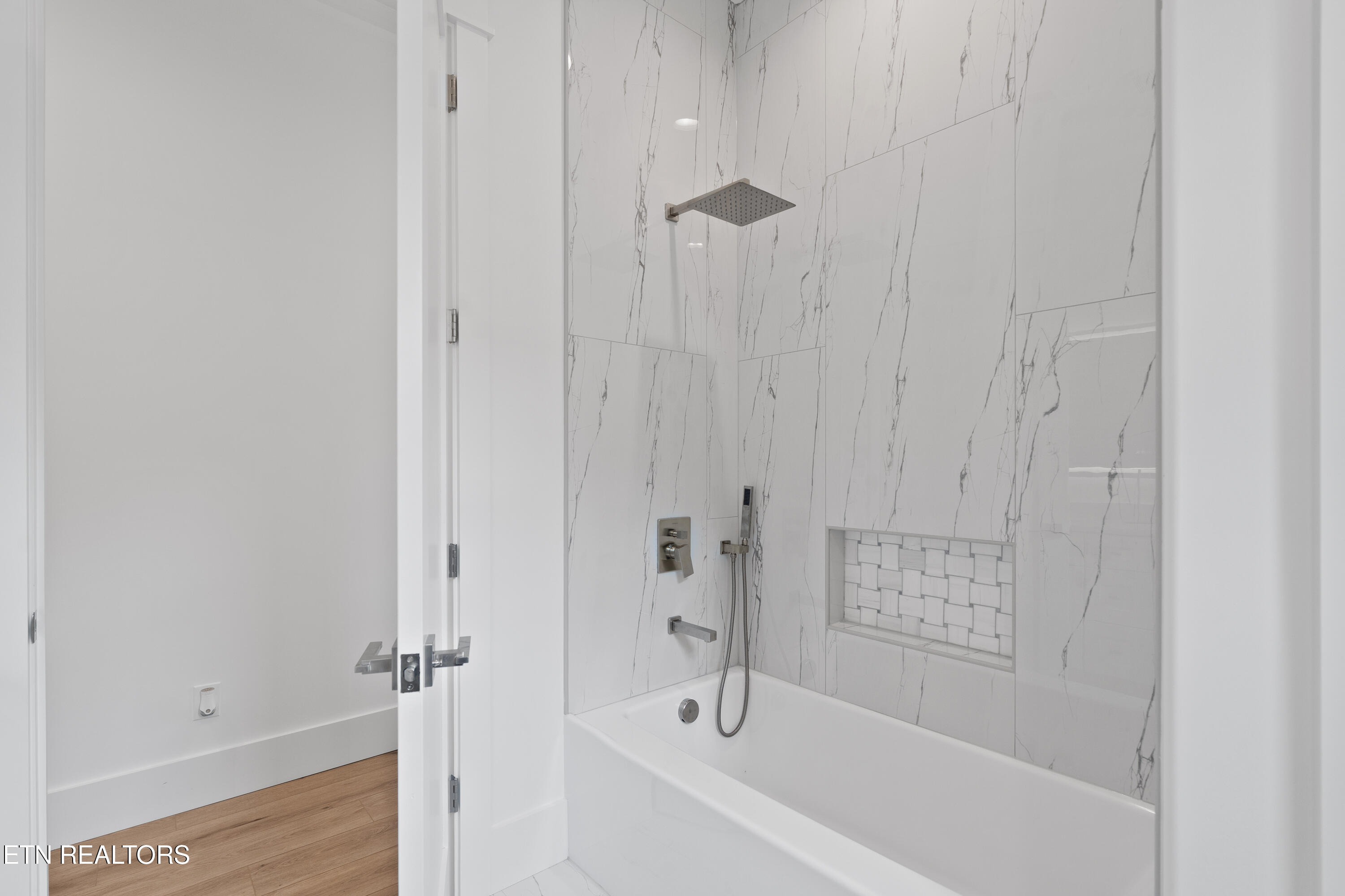 176 Saligugi Way Loudon, TN 37774 - Photo 41 of 55 Guest Shower