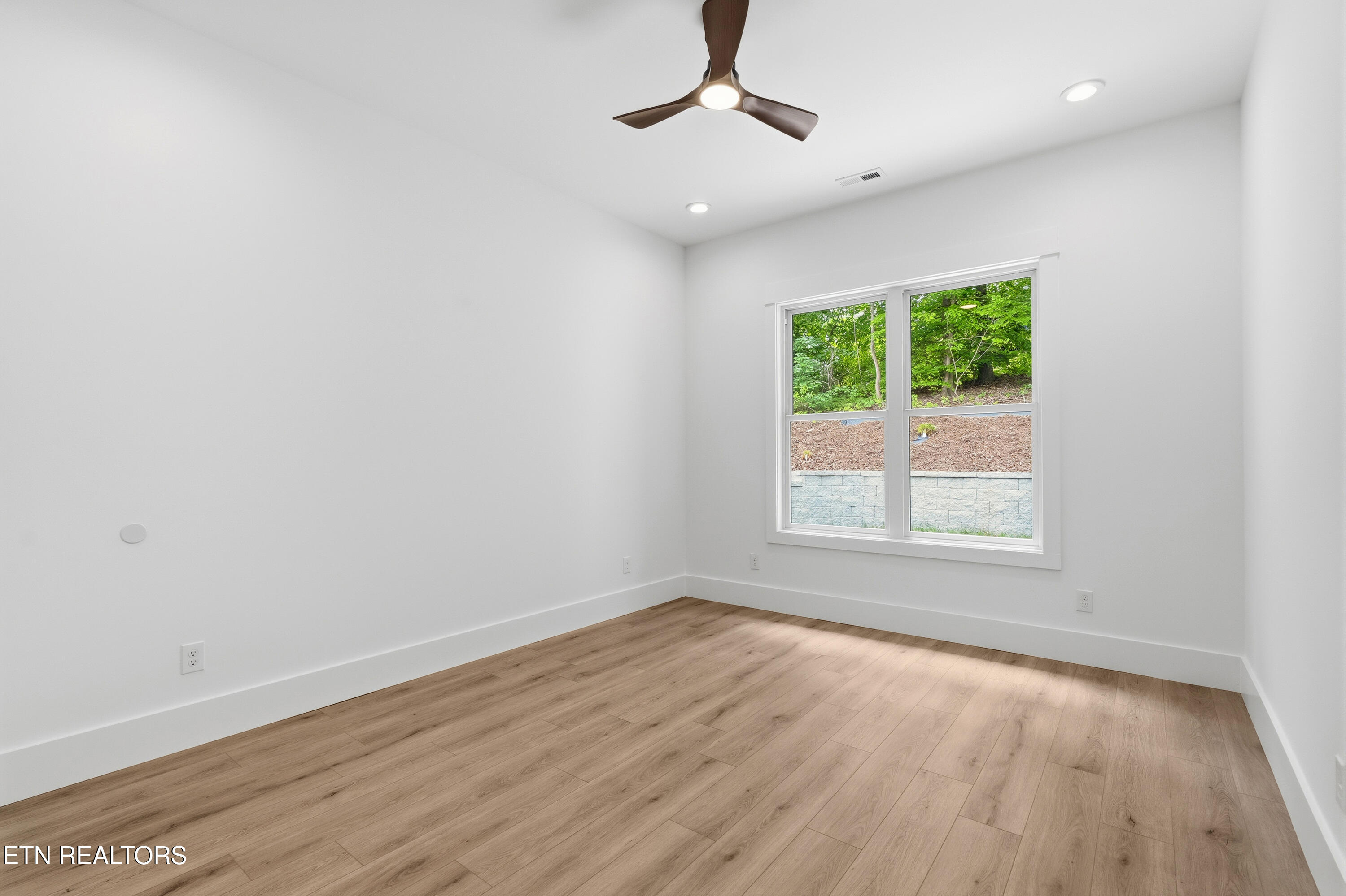 176 Saligugi Way Loudon, TN 37774 - Photo 43 of 55 Bedroom 3