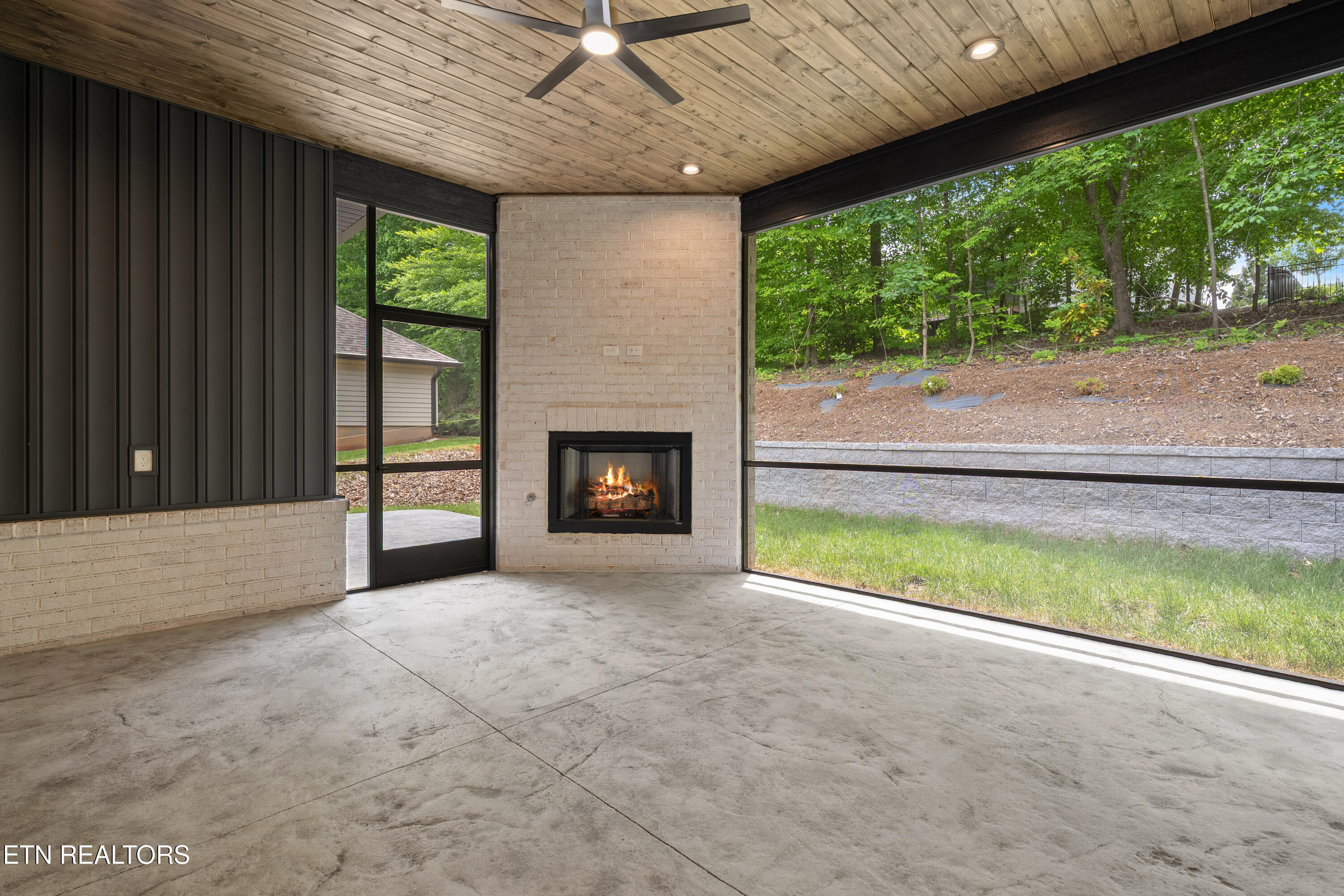 176 Saligugi Way Loudon, TN 37774 - Photo 50 of 55 Screened Patio