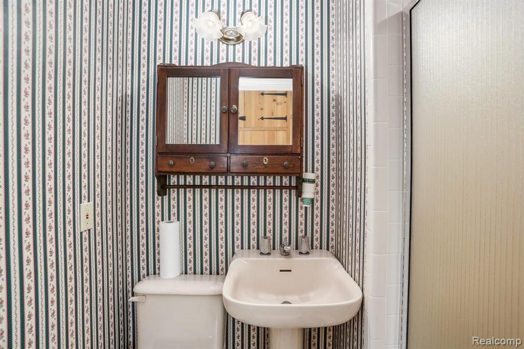 6475 Apple Orchard Lane Rochester Hills, MI 48306 - Photo 17 of 25