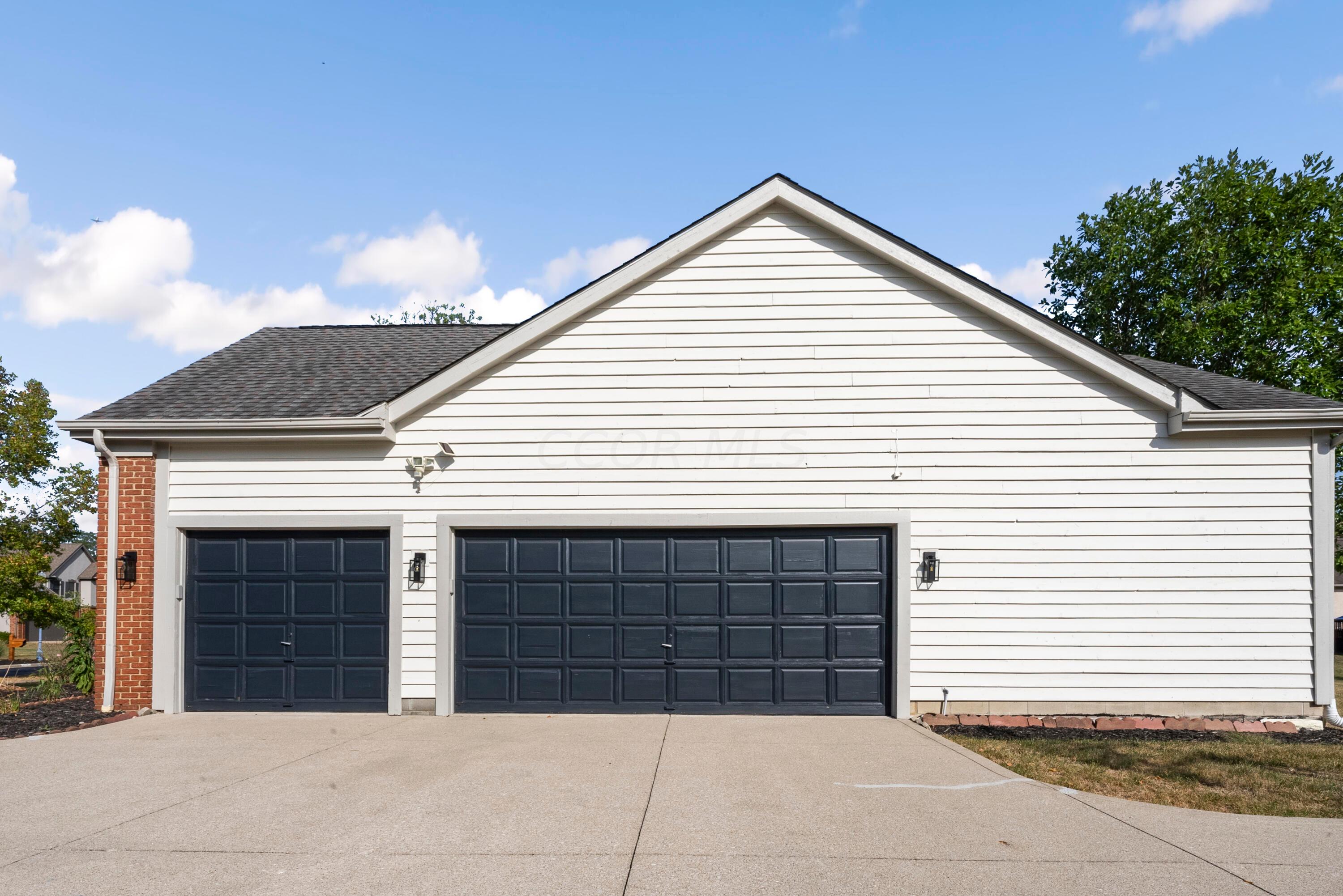 379 Beecher Road Columbus, OH 43230 - Photo 39 of 52 3 car garage