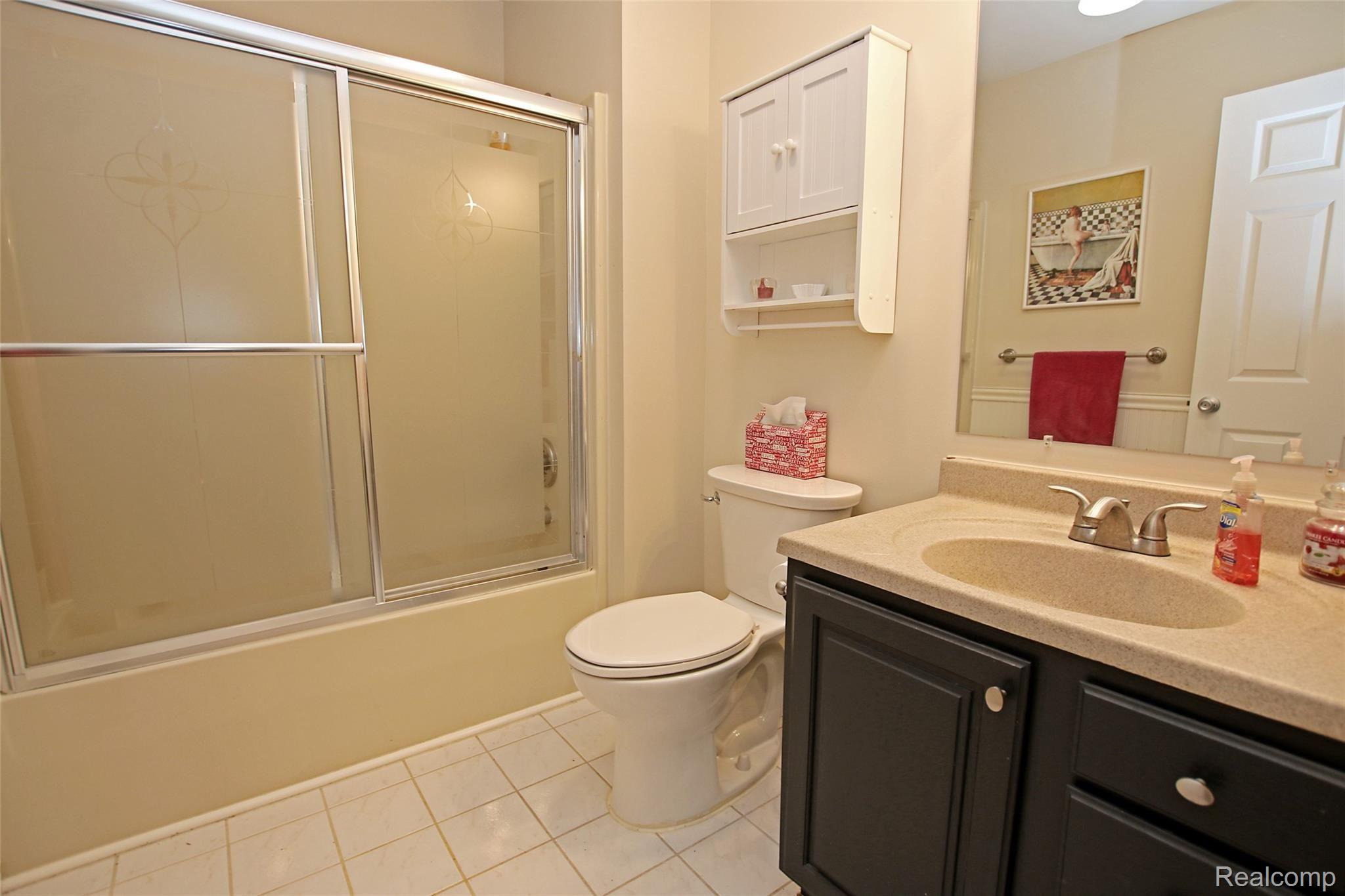 7037 Dutch Road Goodrich, MI 48438 - Photo 40 of 93 40) Upstairs Bathroom.jpg