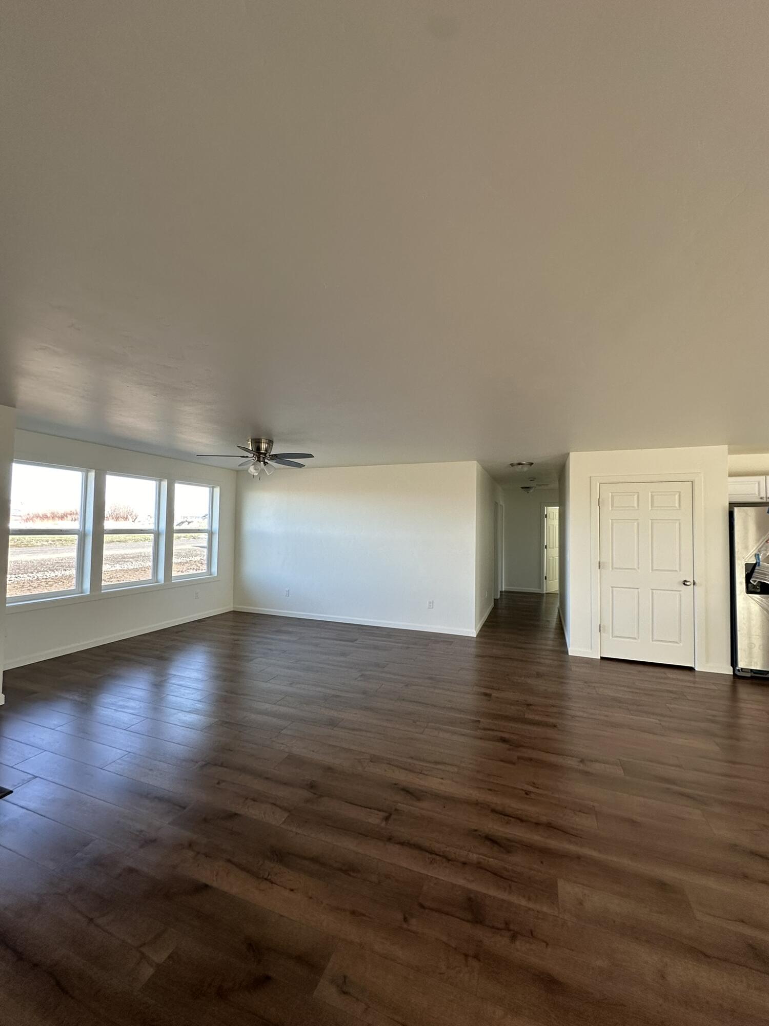655 Scenic Loop Culver, OR 97734 - Photo 15 of 31 Hallway to living