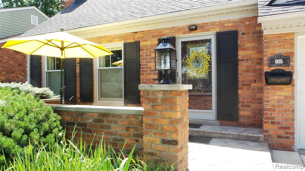 905 Cook Road Grosse Pointe Woods, MI 48236 - Photo 2 of 38