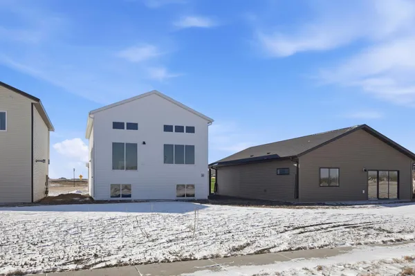 $377,317 | 6719 66th Avenue South, Horace, ND 58047